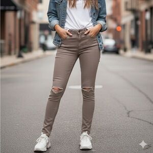 Free People Skinny Jeans in Taupe